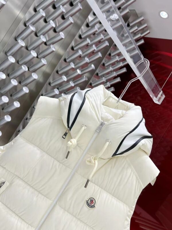 0d5c80d1 Moncler - Bodywarmer met capuchon - Wit