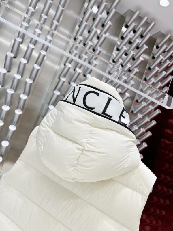 326aff9e Moncler - Bodywarmer met capuchon - Wit