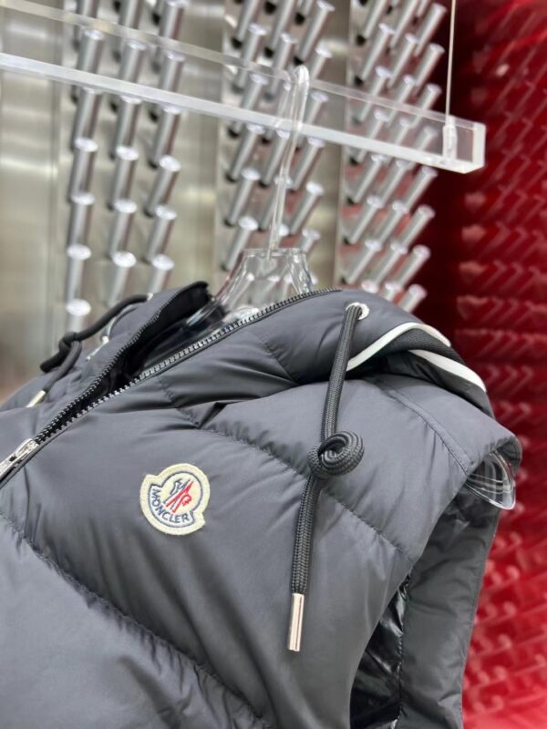 32aefb26 Moncler - Bodywarmer met capuchon - Zwart