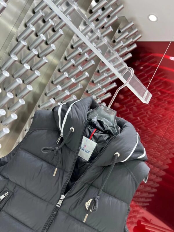 a32979f7 Moncler - Bodywarmer met capuchon - Zwart