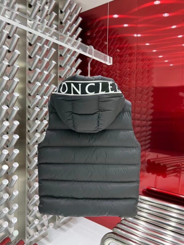 f775f327 Moncler - Bodywarmer met capuchon - Zwart